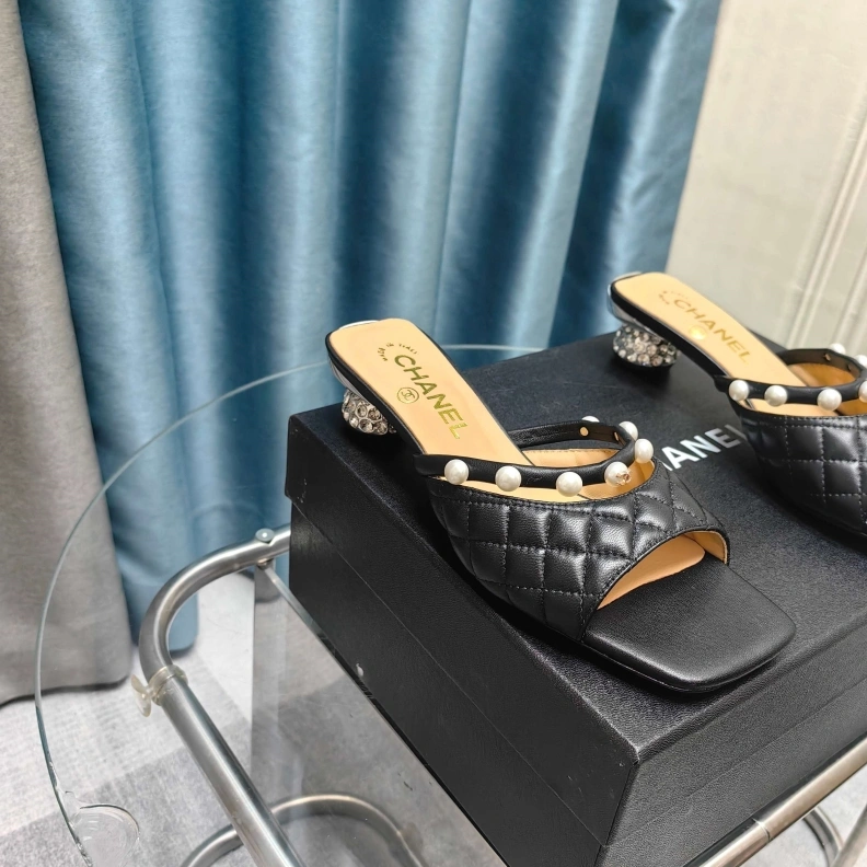 Timeless Chxnxl Slippers 121775