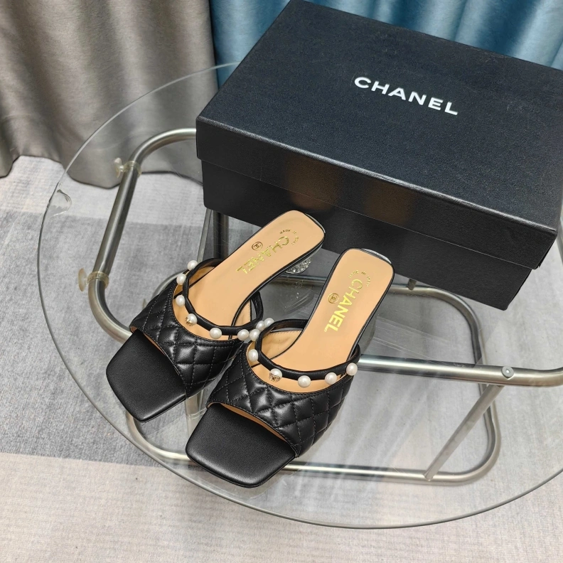 Timeless Chxnxl Slippers 121775