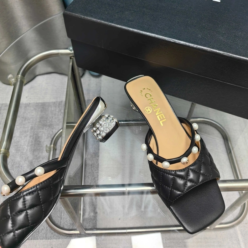 Timeless Chxnxl Slippers 121775