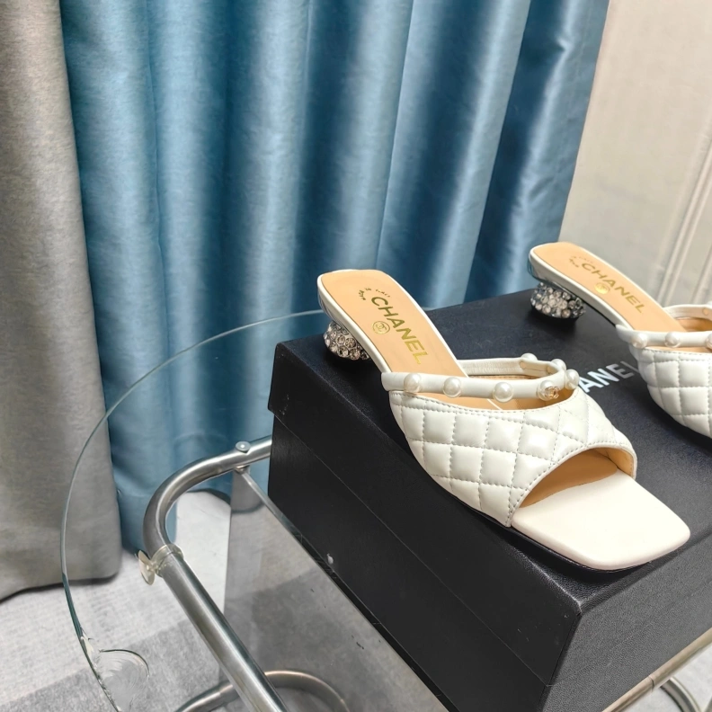 Stylish Chxnxl Slippers 121776