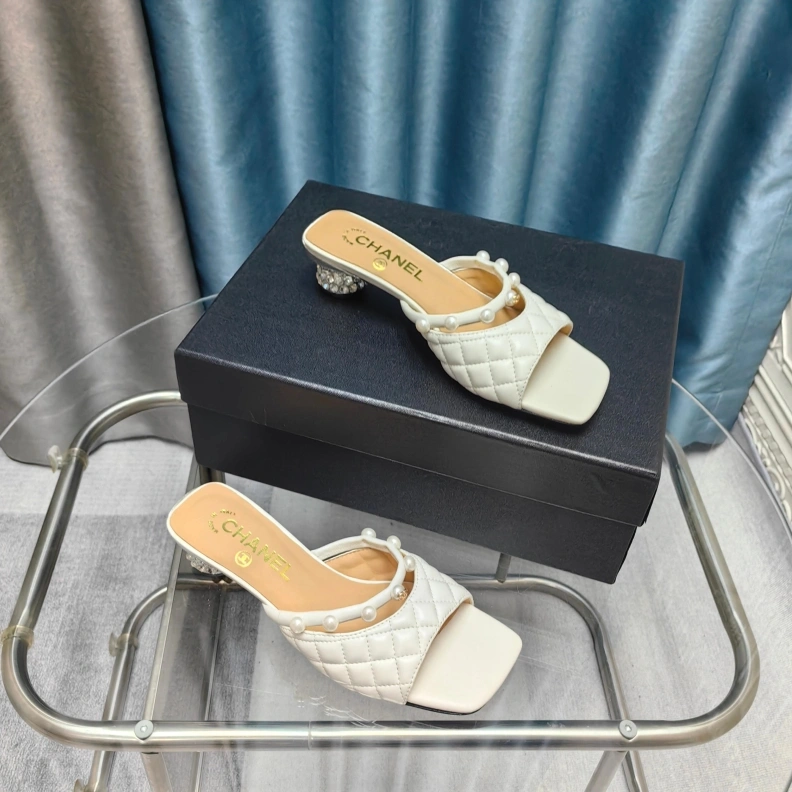 Stylish Chxnxl Slippers 121776