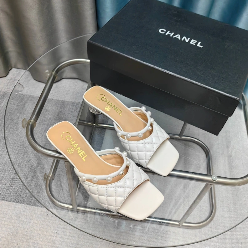 Stylish Chxnxl Slippers 121776