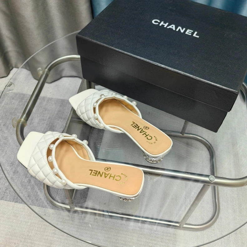 Stylish Chxnxl Slippers 121776