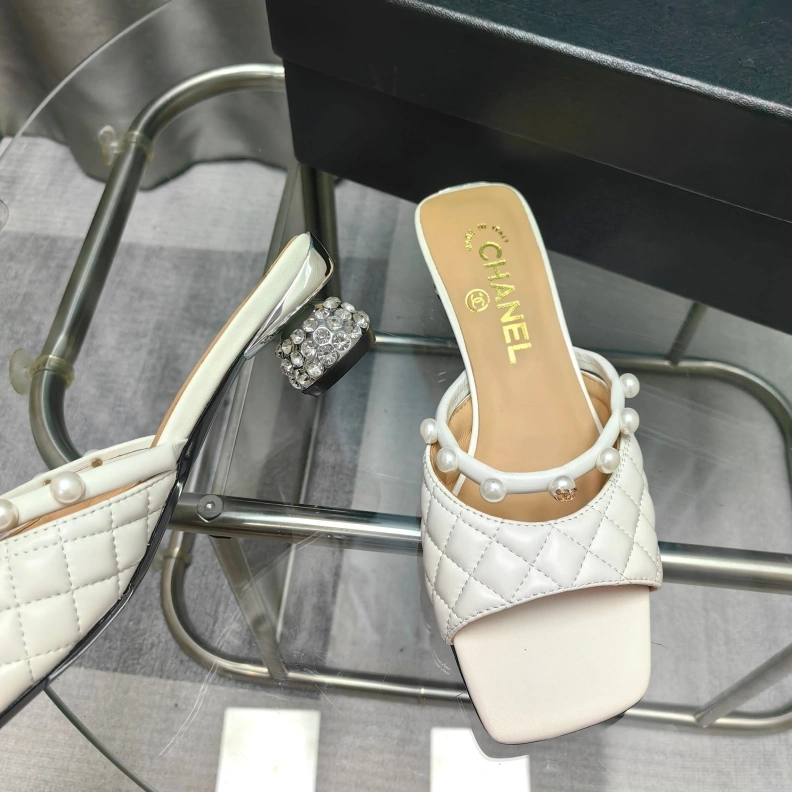 Stylish Chxnxl Slippers 121776
