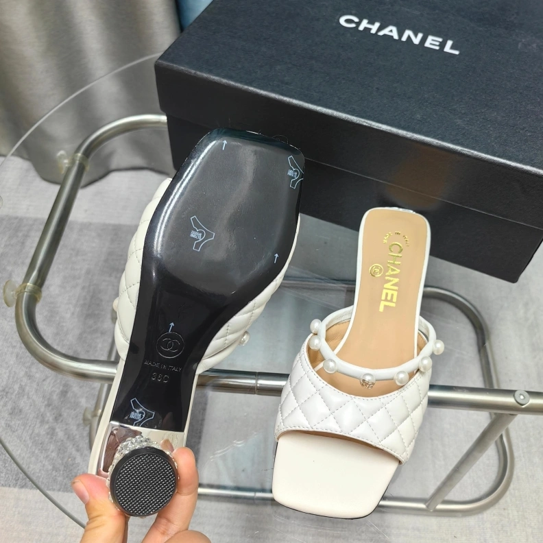 Stylish Chxnxl Slippers 121776