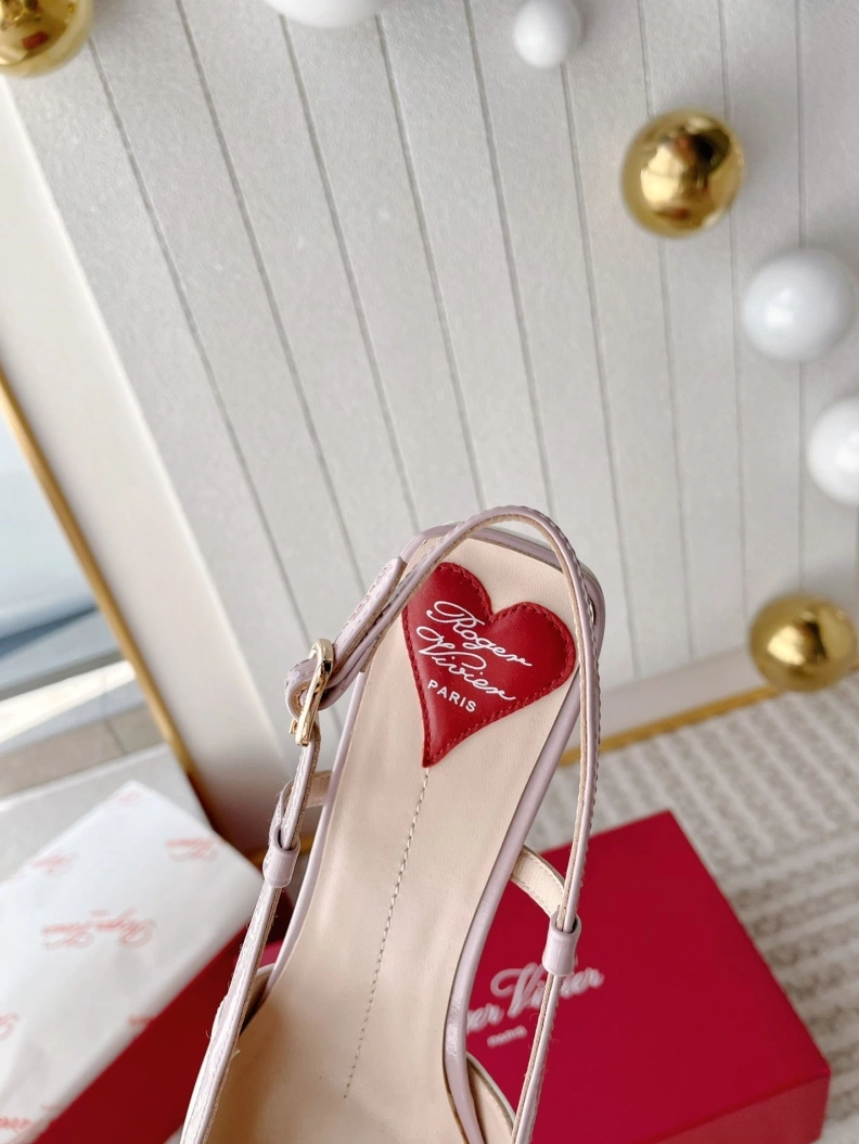 Gxvxnchy Sandals Sleek 153083