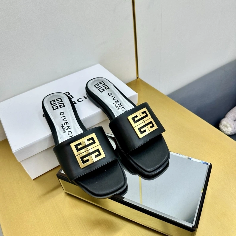 AllSeason Gxvxnchy Slippers 152936