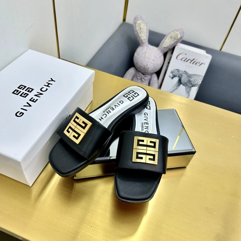 AllSeason Gxvxnchy Slippers 152936