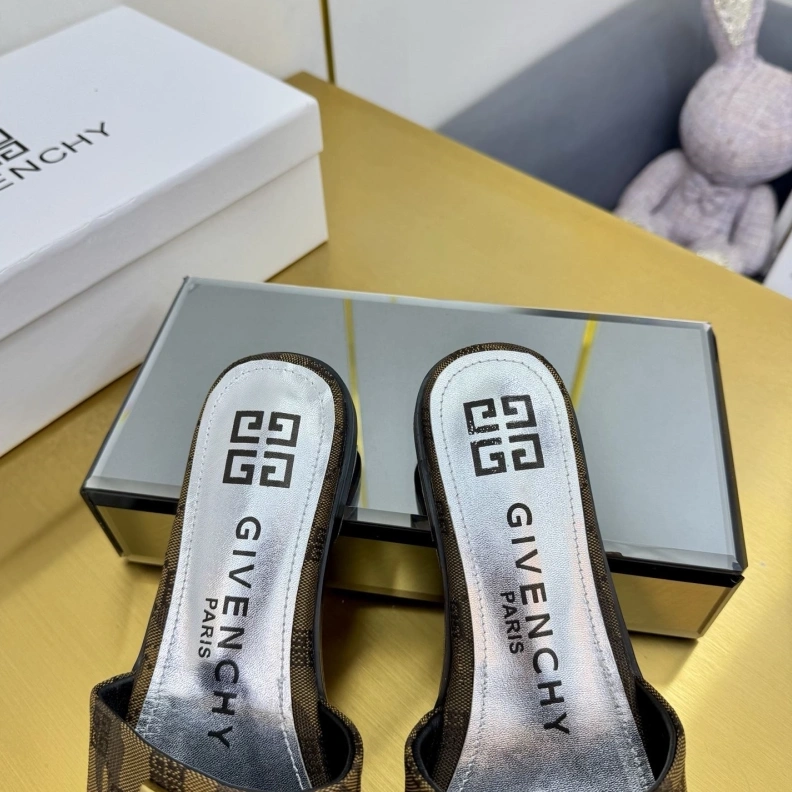 Gxvxnchy Slippers Timeless 152932