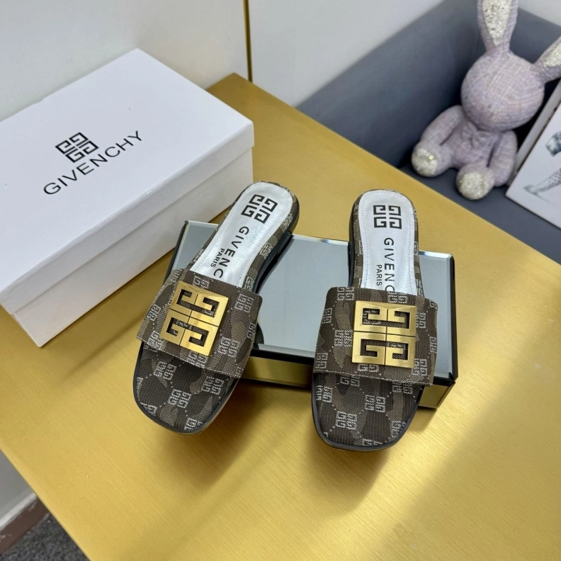 Trendy Gxvxnchy Slippers 152930