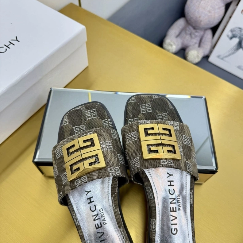 Trendy Gxvxnchy Slippers 152930