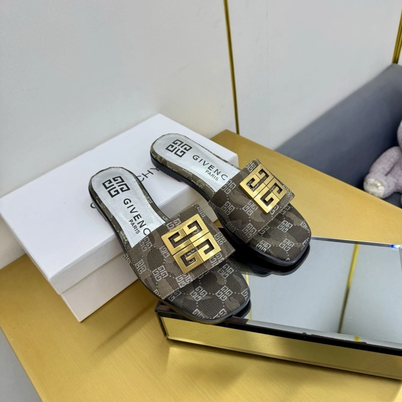 Trendy Gxvxnchy Slippers 152930