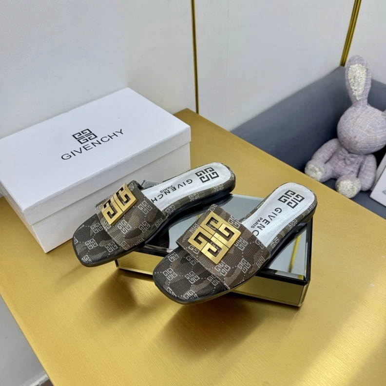 Trendy Gxvxnchy Slippers 152930