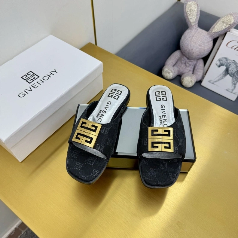 Timeless Gxvxnchy Slippers 152923