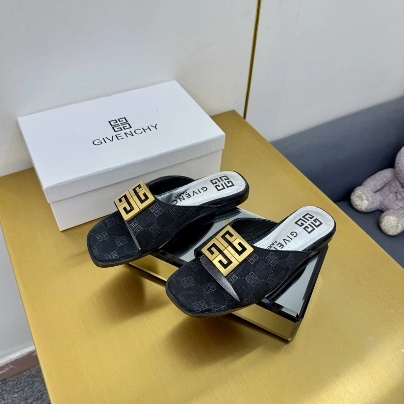 Timeless Gxvxnchy Slippers 152923