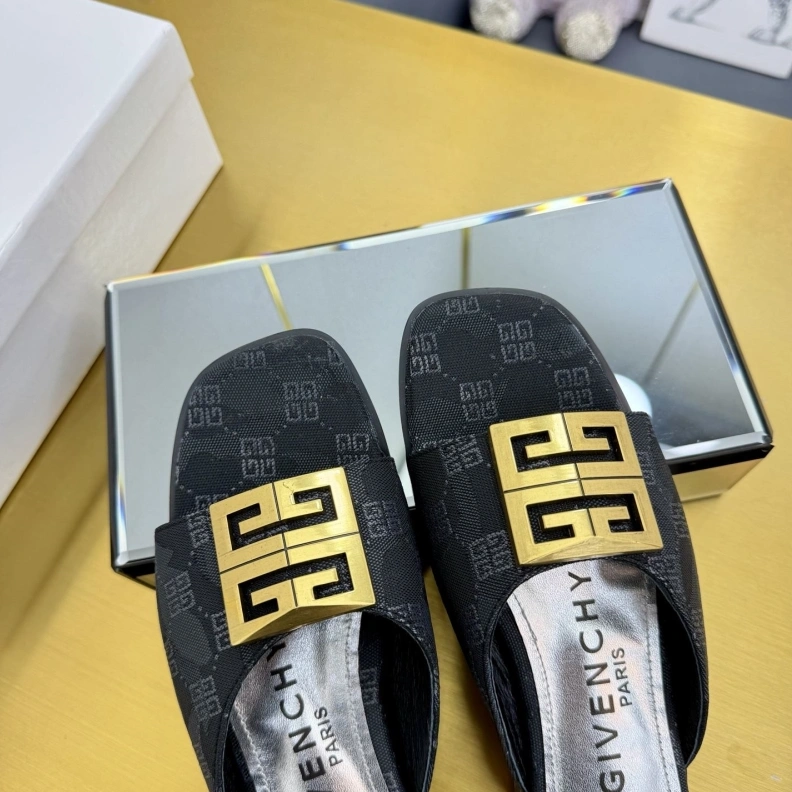 Timeless Gxvxnchy Slippers 152923