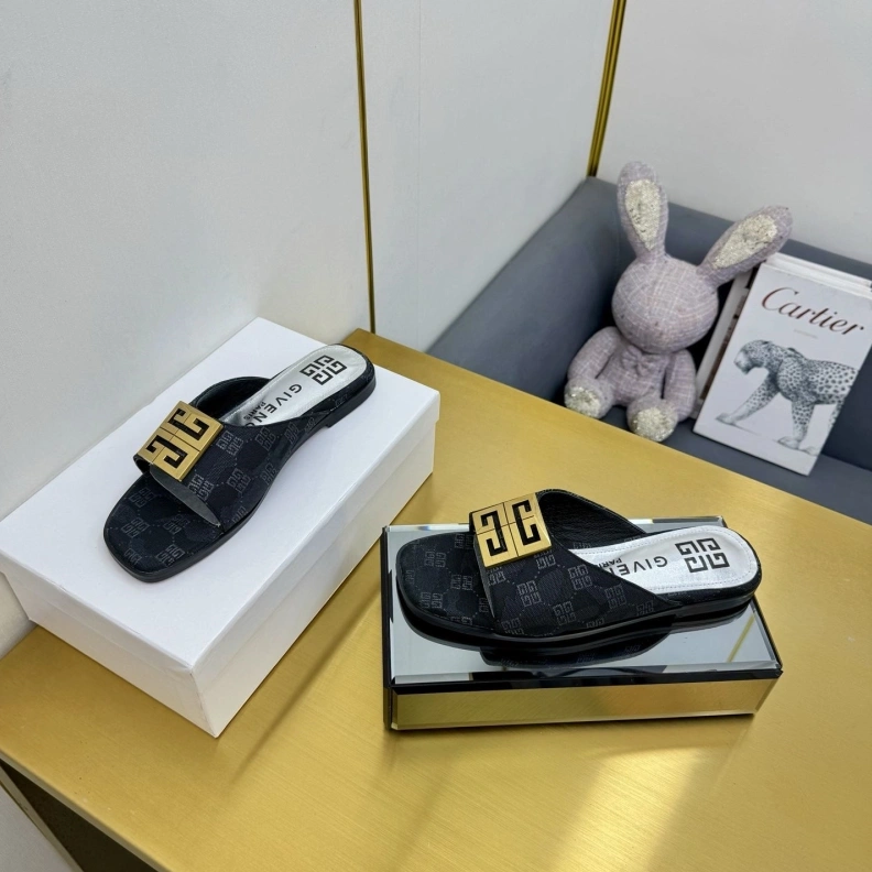 Timeless Gxvxnchy Slippers 152923