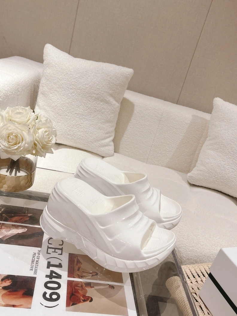 EyeCatching Gxvxnchy Sandals 153046