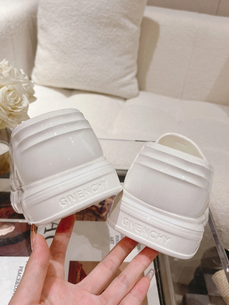 EyeCatching Gxvxnchy Sandals 153046
