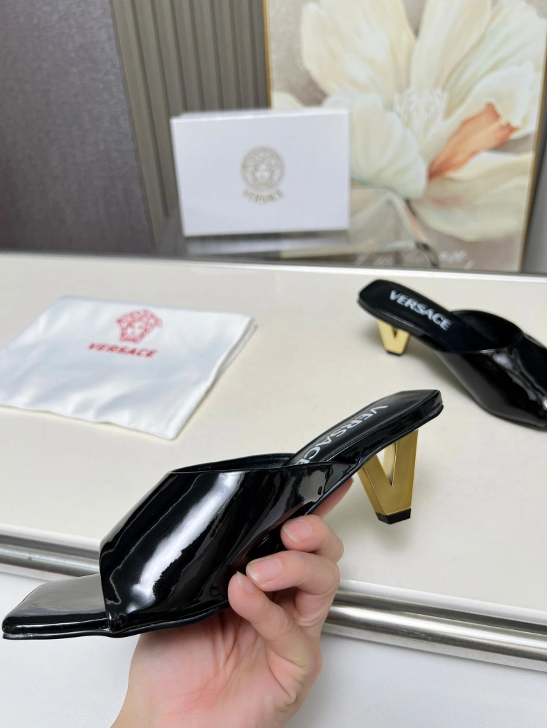 Flexible Gxvxnchy Sandals 153049