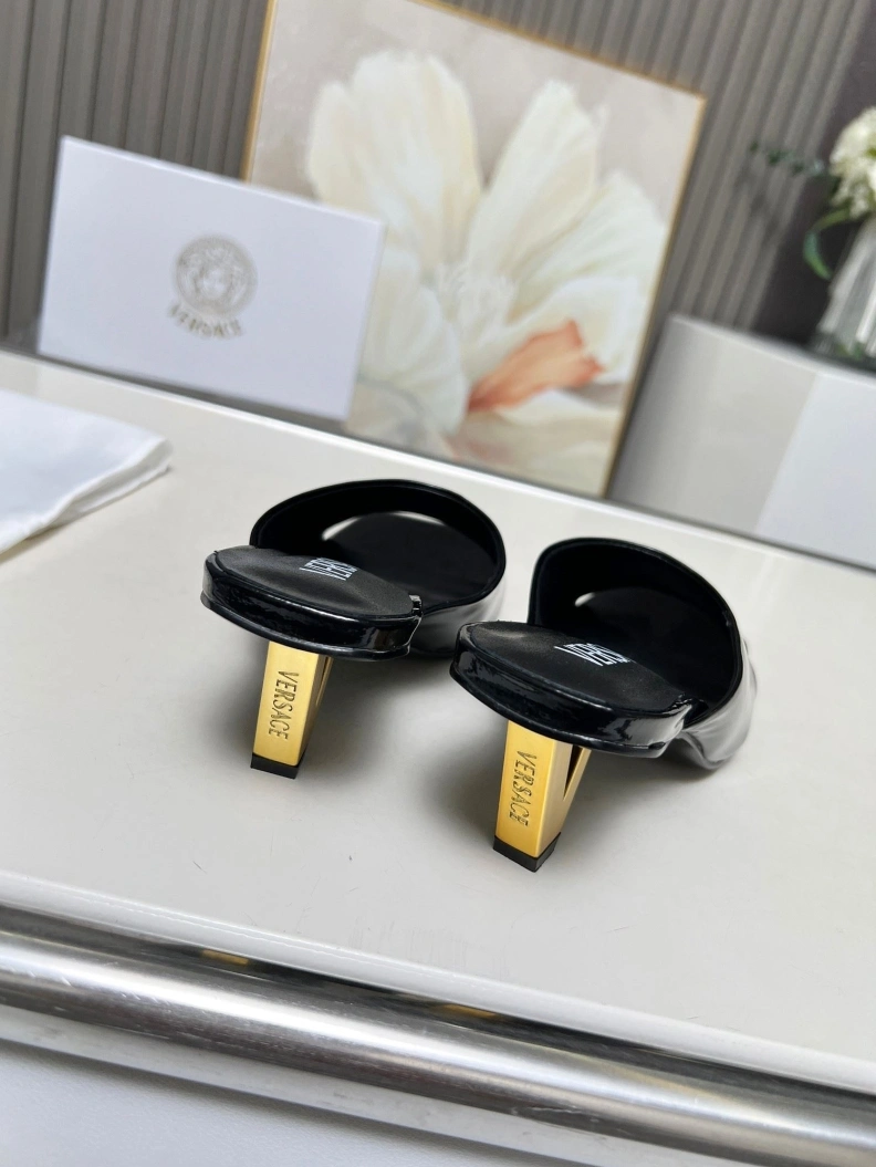 Flexible Gxvxnchy Sandals 153049