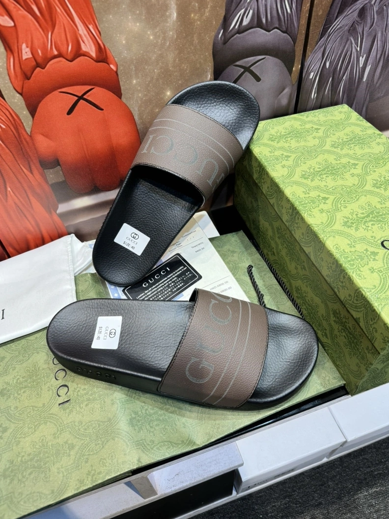 Resilient Gxccx Slippers 158374