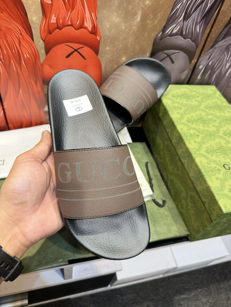 Resilient Gxccx Slippers 158374
