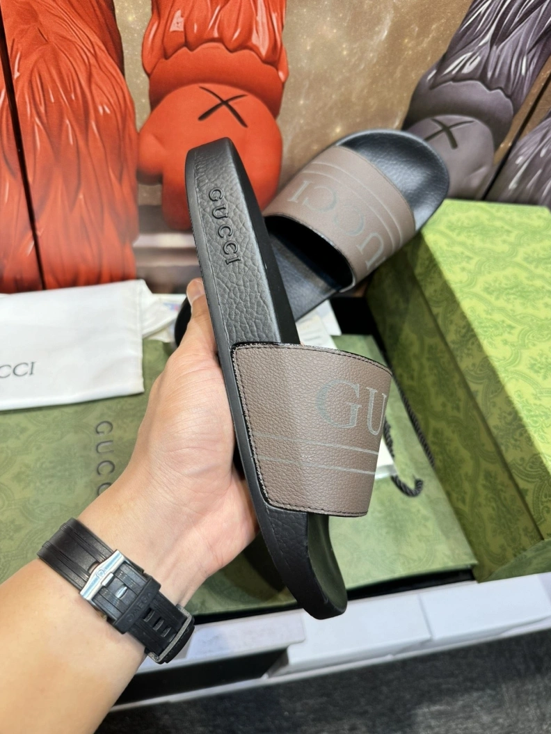 Resilient Gxccx Slippers 158374
