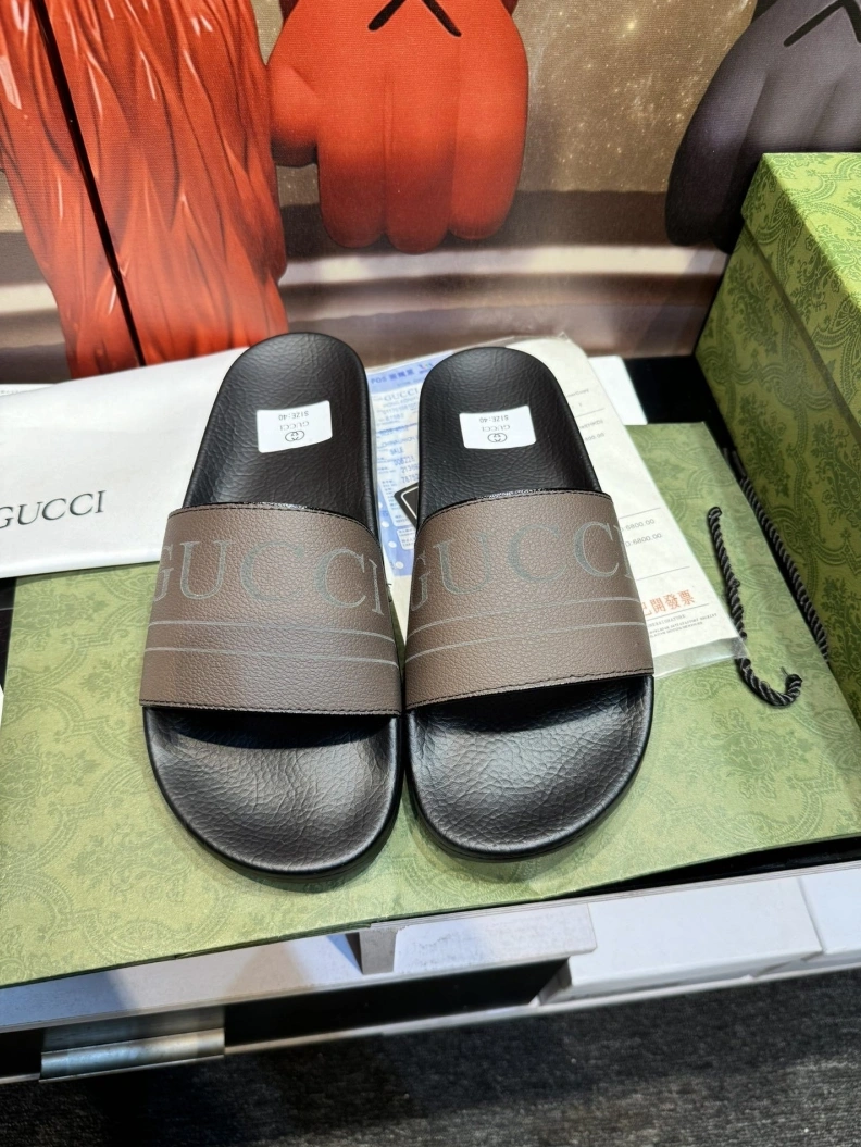 Resilient Gxccx Slippers 158374