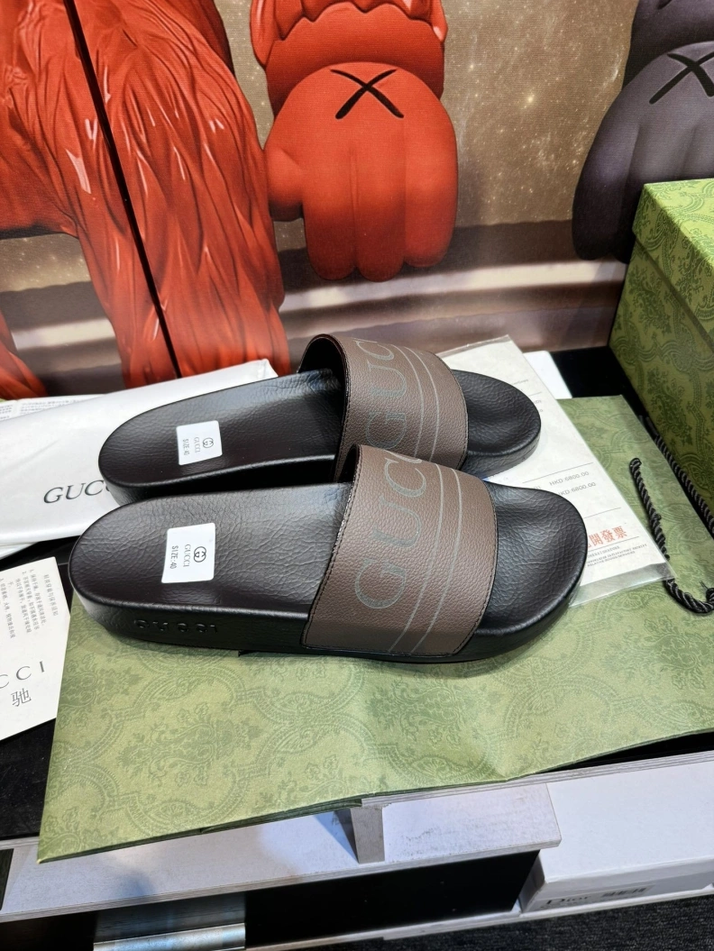 Resilient Gxccx Slippers 158374
