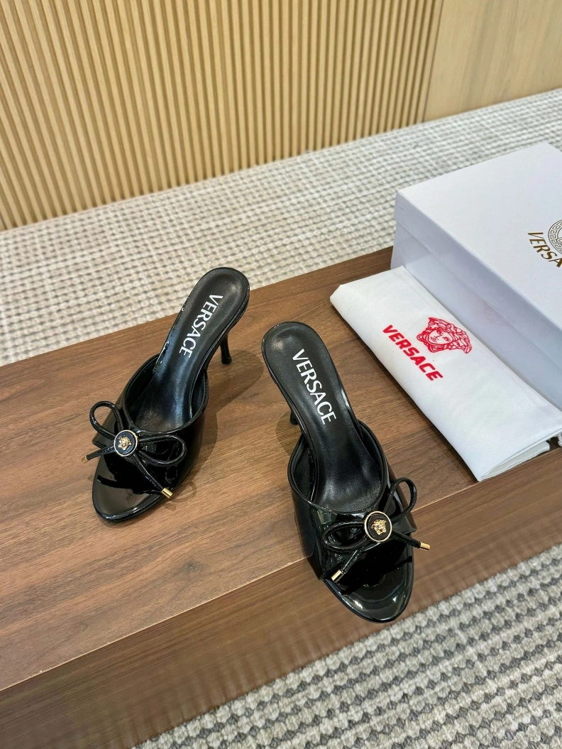 Bold Gxvxnchy Sandals 153035
