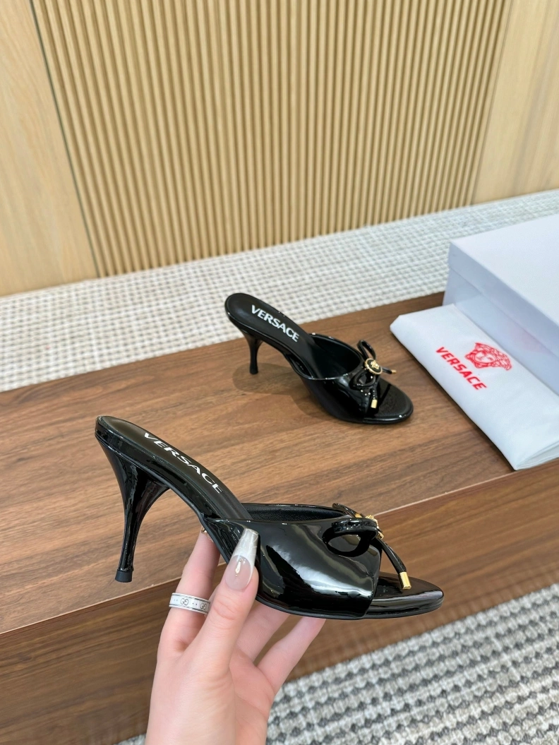 Bold Gxvxnchy Sandals 153035