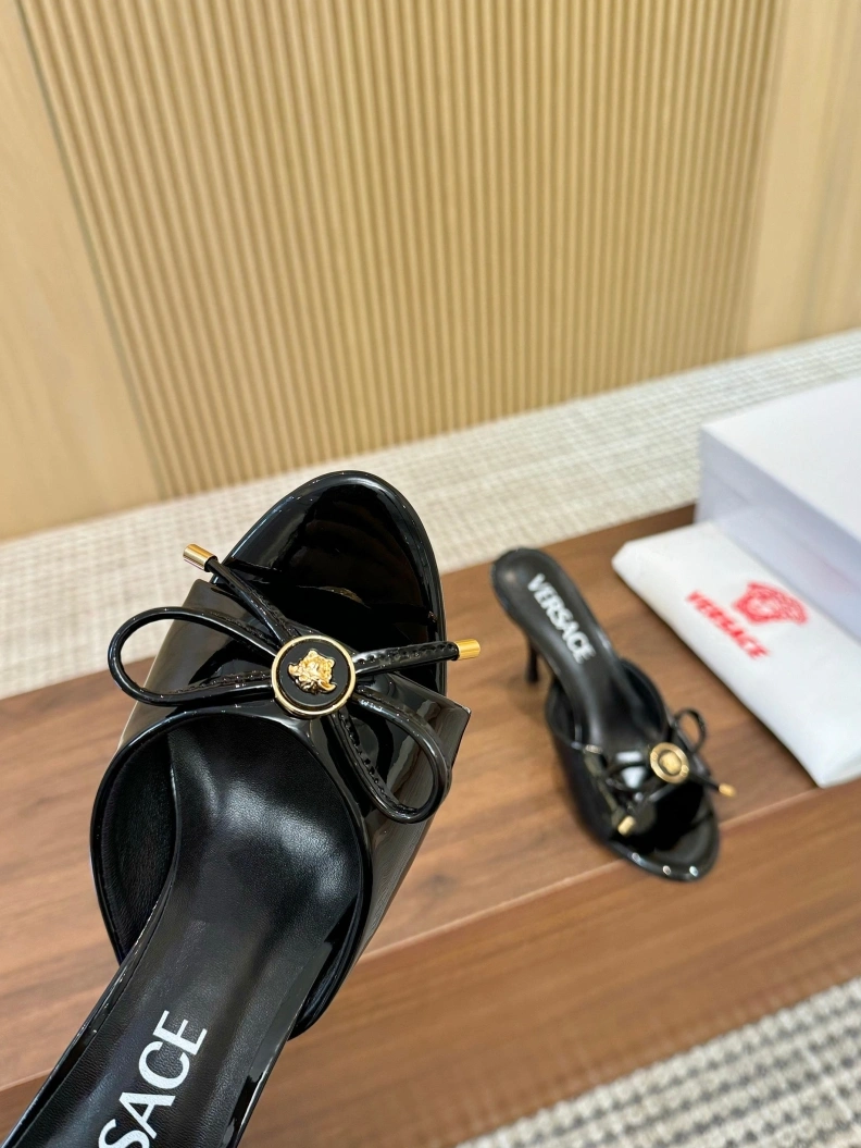 Bold Gxvxnchy Sandals 153035