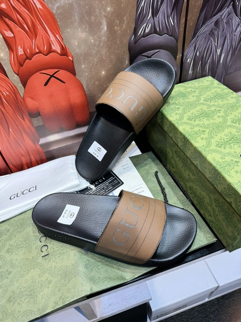 Fashionable Gxccx Slippers 158372