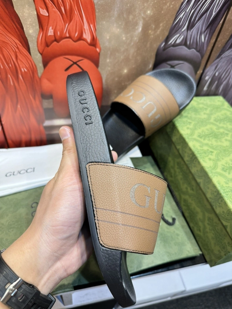 Fashionable Gxccx Slippers 158372