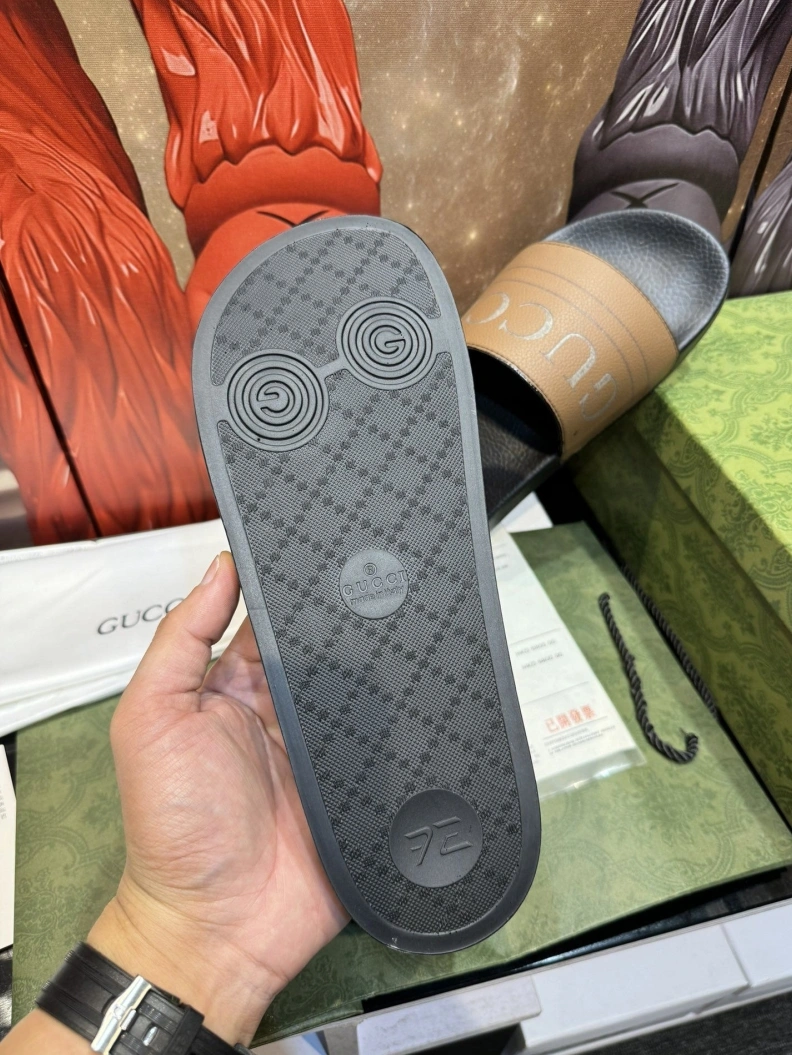 Fashionable Gxccx Slippers 158372