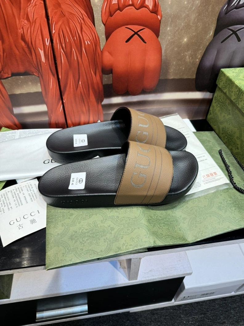 Fashionable Gxccx Slippers 158372