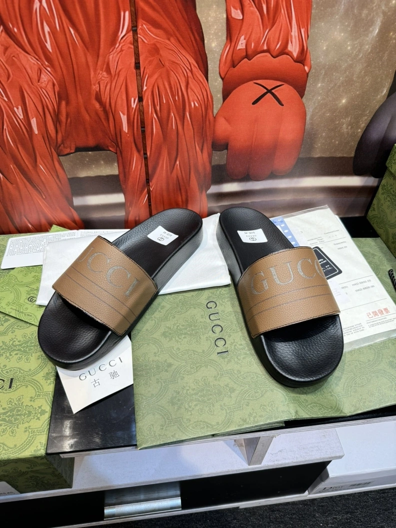 Fashionable Gxccx Slippers 158372