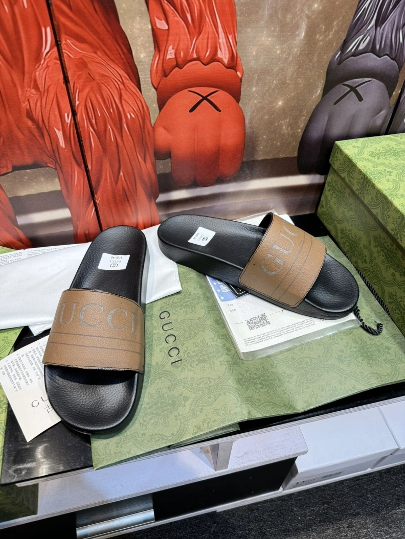 Fashionable Gxccx Slippers 158372
