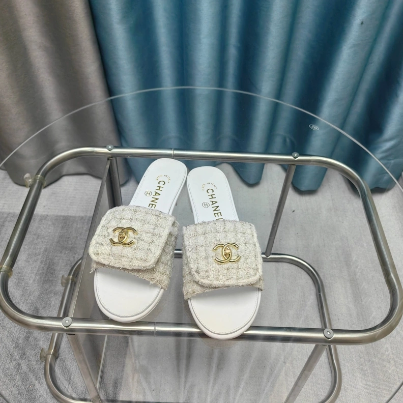 HighQuality Chxnxl Slippers 121769