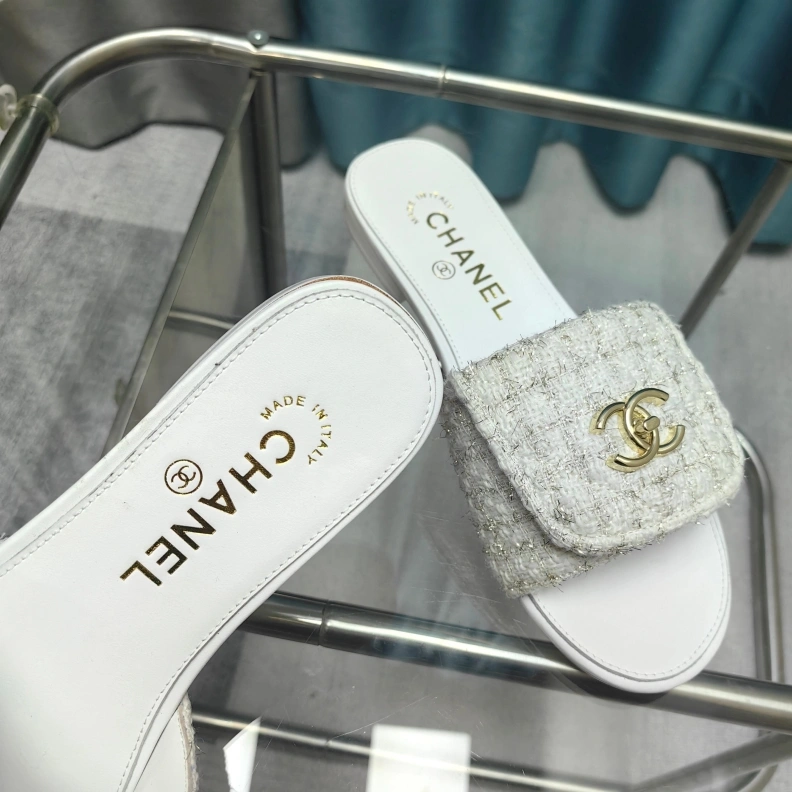 HighQuality Chxnxl Slippers 121769