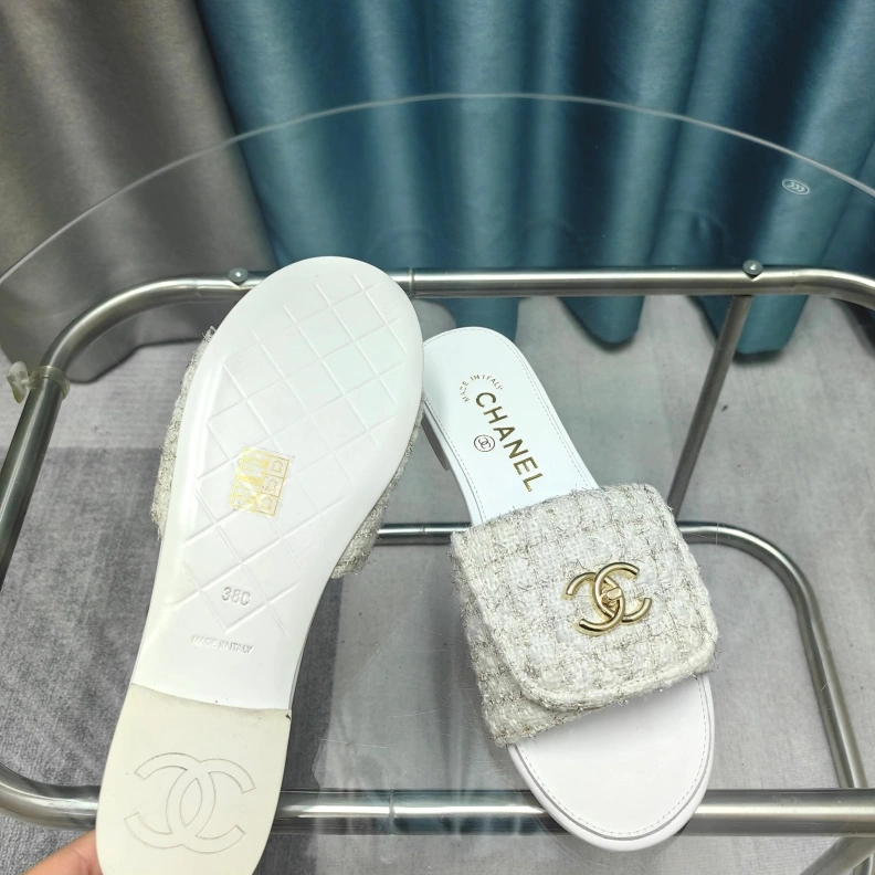 HighQuality Chxnxl Slippers 121769