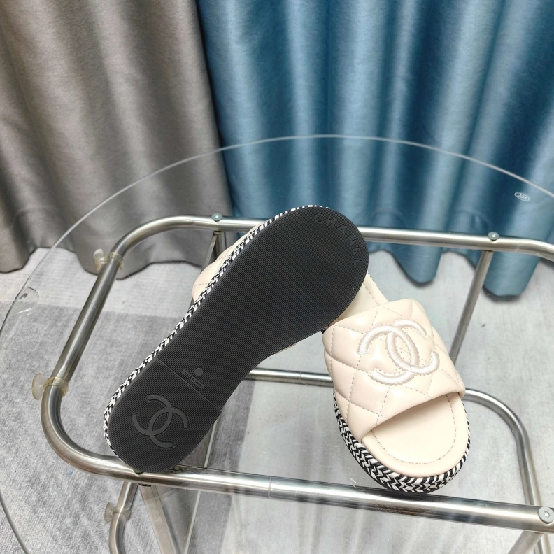 EyeCatching Chxnxl Slippers 121757