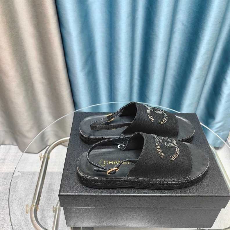 Cozy Chxnxl Slippers 121760