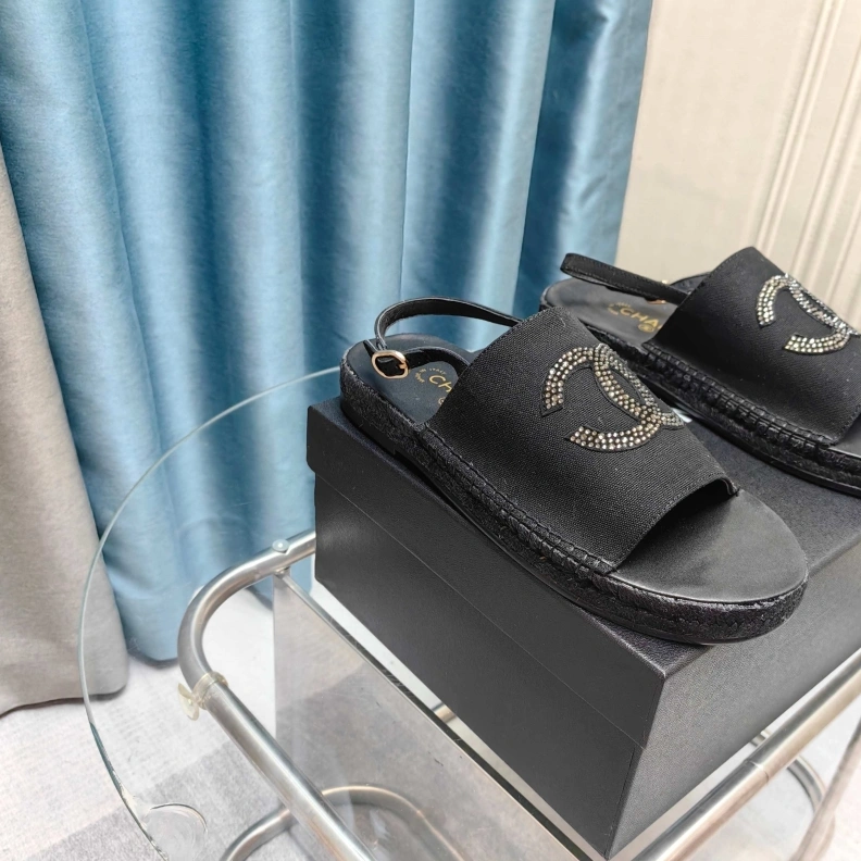 Cozy Chxnxl Slippers 121760
