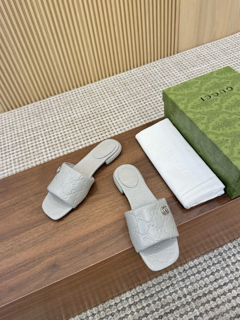 Versatile Gxccx Slippers 157822