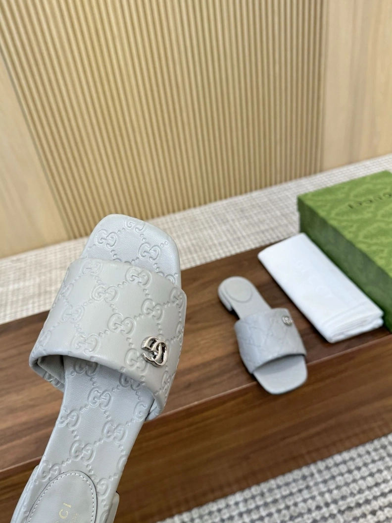 Versatile Gxccx Slippers 157822