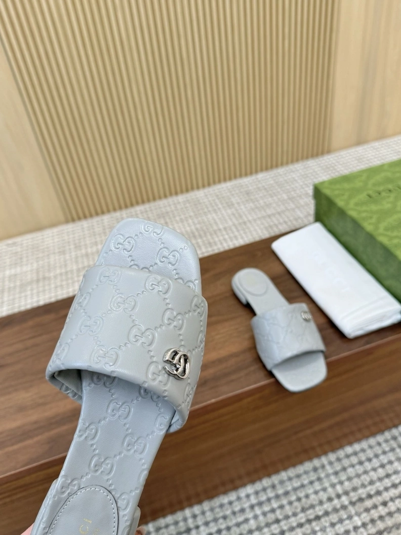 Versatile Gxccx Slippers 157822