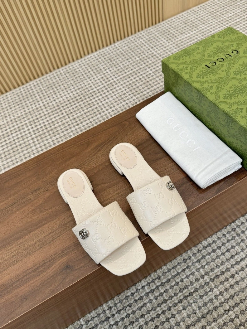 Reliable Gxccx Slippers 157814