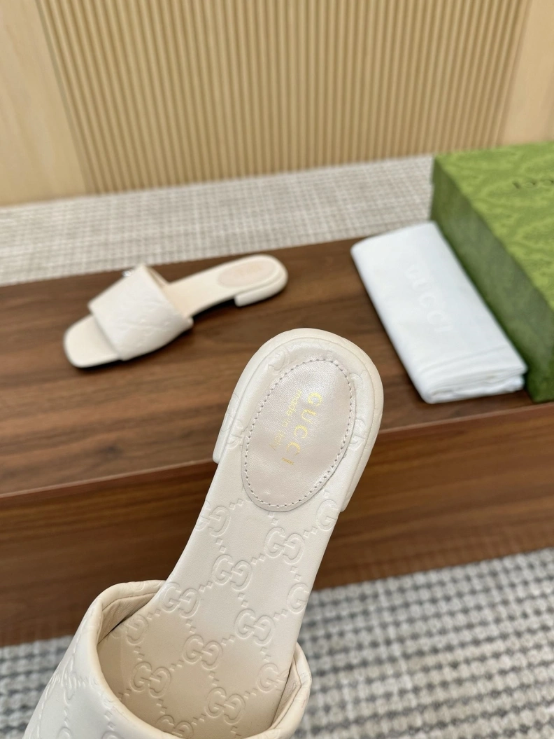 Reliable Gxccx Slippers 157814